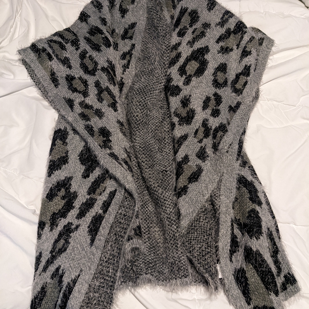Eyelash Gray Leopard Print Ruana